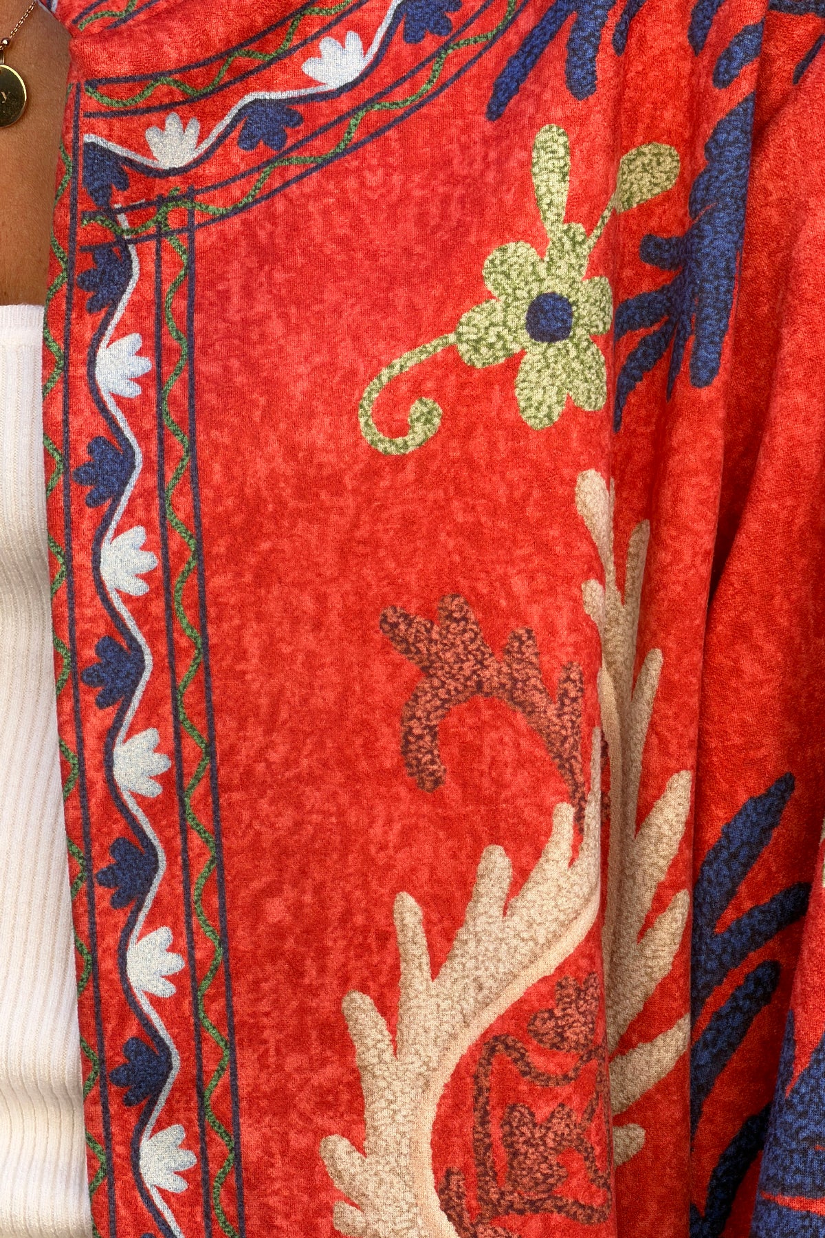 Veste souple en suédine terracotta imprimé fleurs et cachemire effet broderie