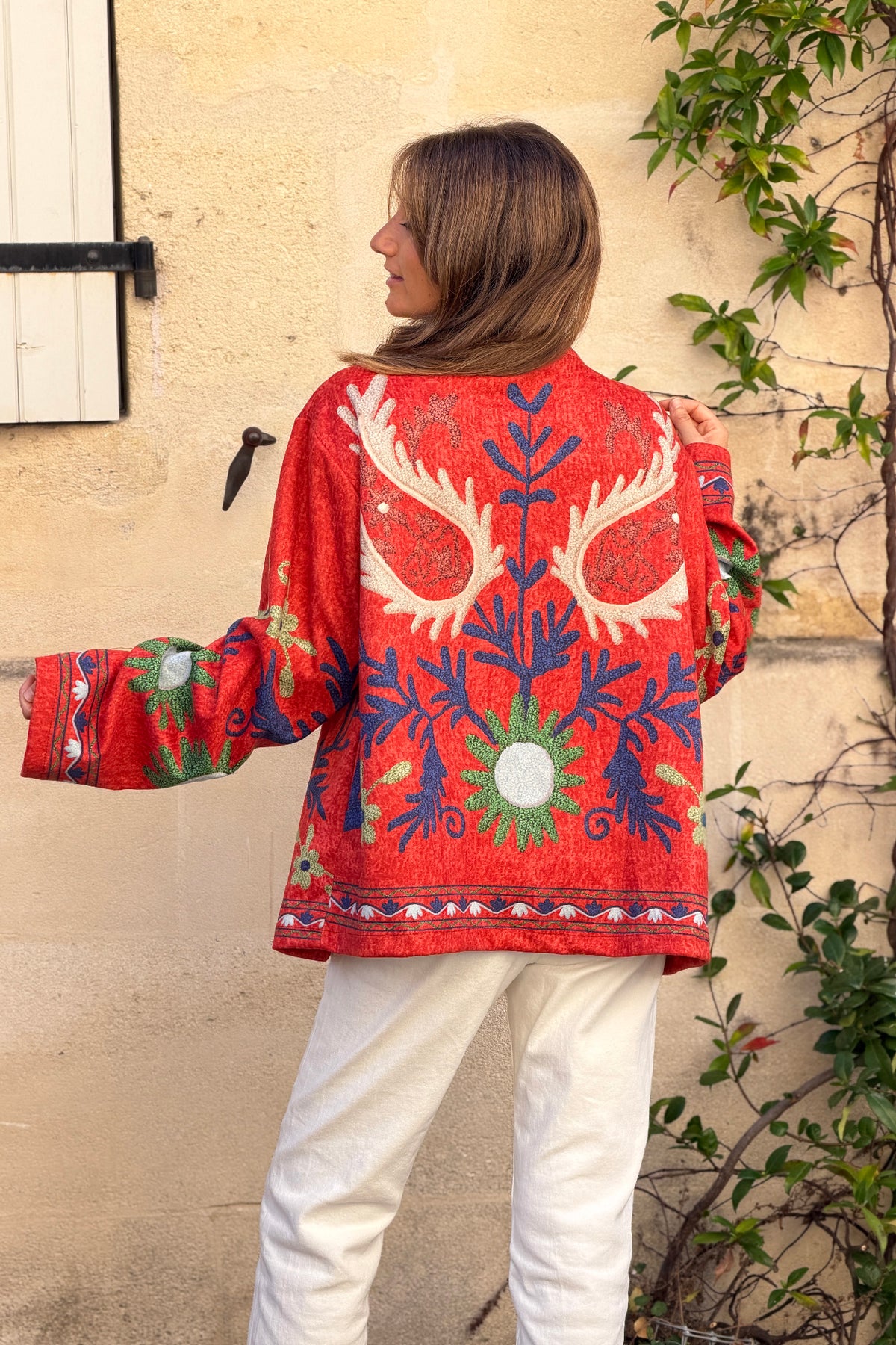 Veste souple en suédine terracotta imprimé fleurs et cachemire effet broderie